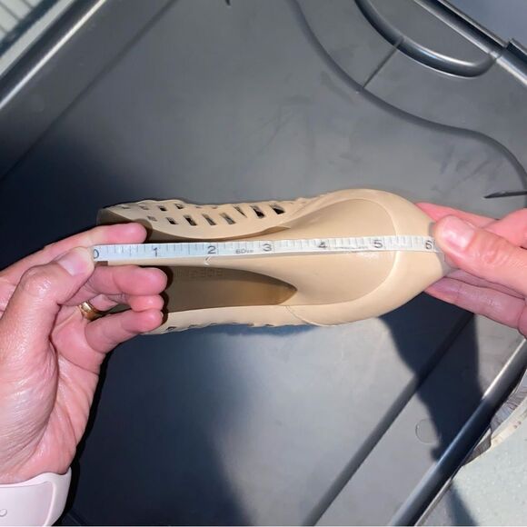 BCBGeneration cut out pattern high heels beige size 9 - Picture 8 of 8